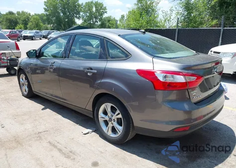 2014 Ford Focus Se z USA, uszkodzony, nr VIN 1FADP3F2XEL184284